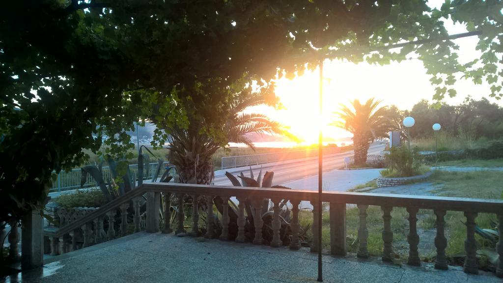 Apartments Olivera Supetarska Draga Bagian luar foto