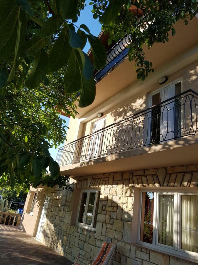 Apartments Olivera Supetarska Draga Bagian luar foto